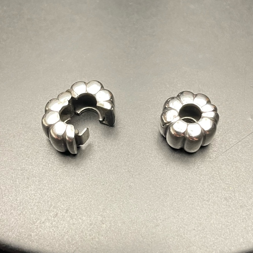 Authentic, Retired Pandora ribbed clip charm